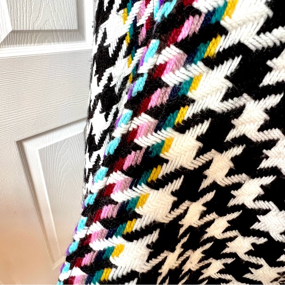 ⭐️ Chico’s One Size Fits All Multicolor Houndstooth Poncho Wrap STUNNING - Picture 8 of 13